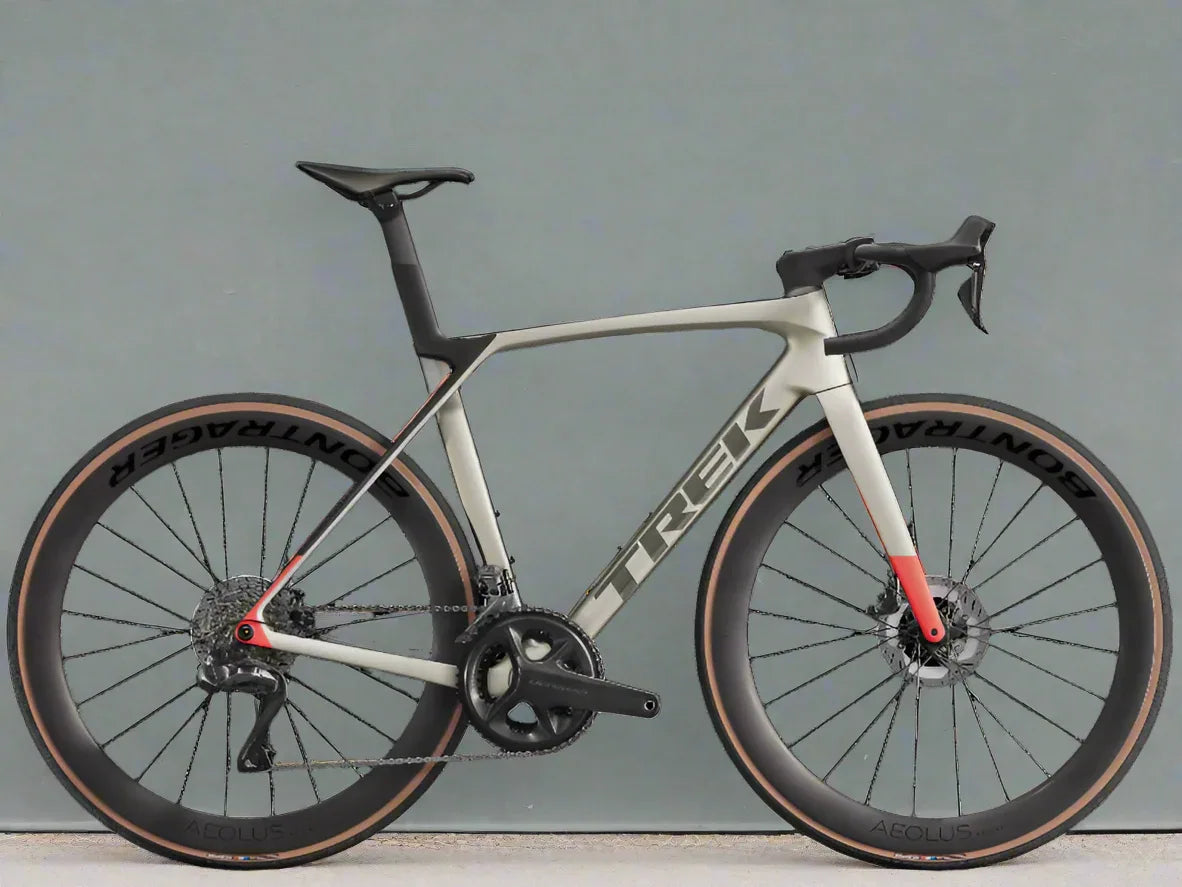 Alquiler Bicicleta Carretera Madrid - Carretera / Trek Madone SL6 GEN 8 - Caranva