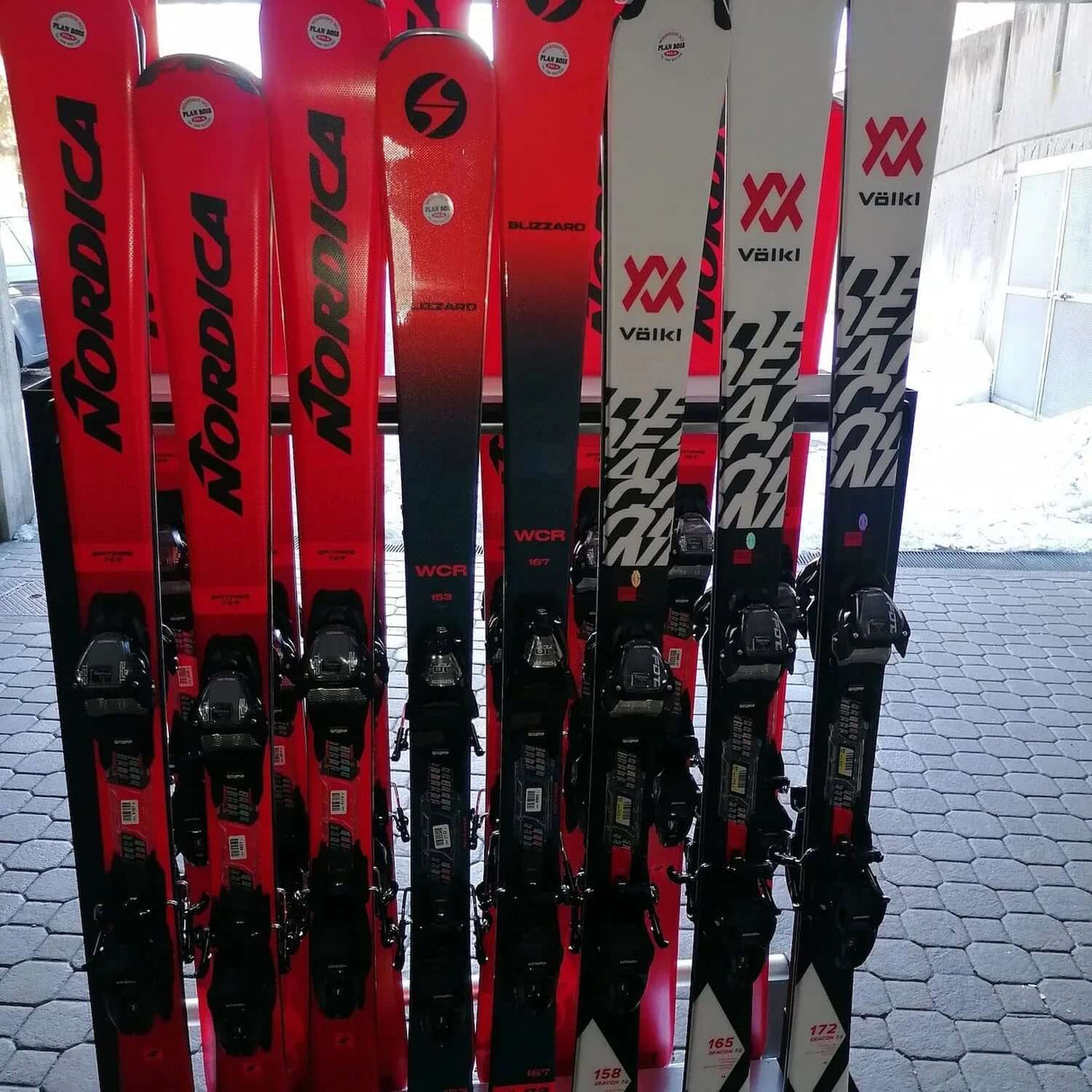 Alquiler esquí Pila - Esquí / Silver / Esquís / Tabla -CaranvaSports - temporada 2026