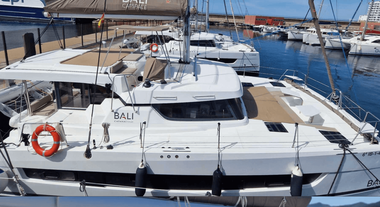 Katamaranvermietung Bali Catspace — Ibiza